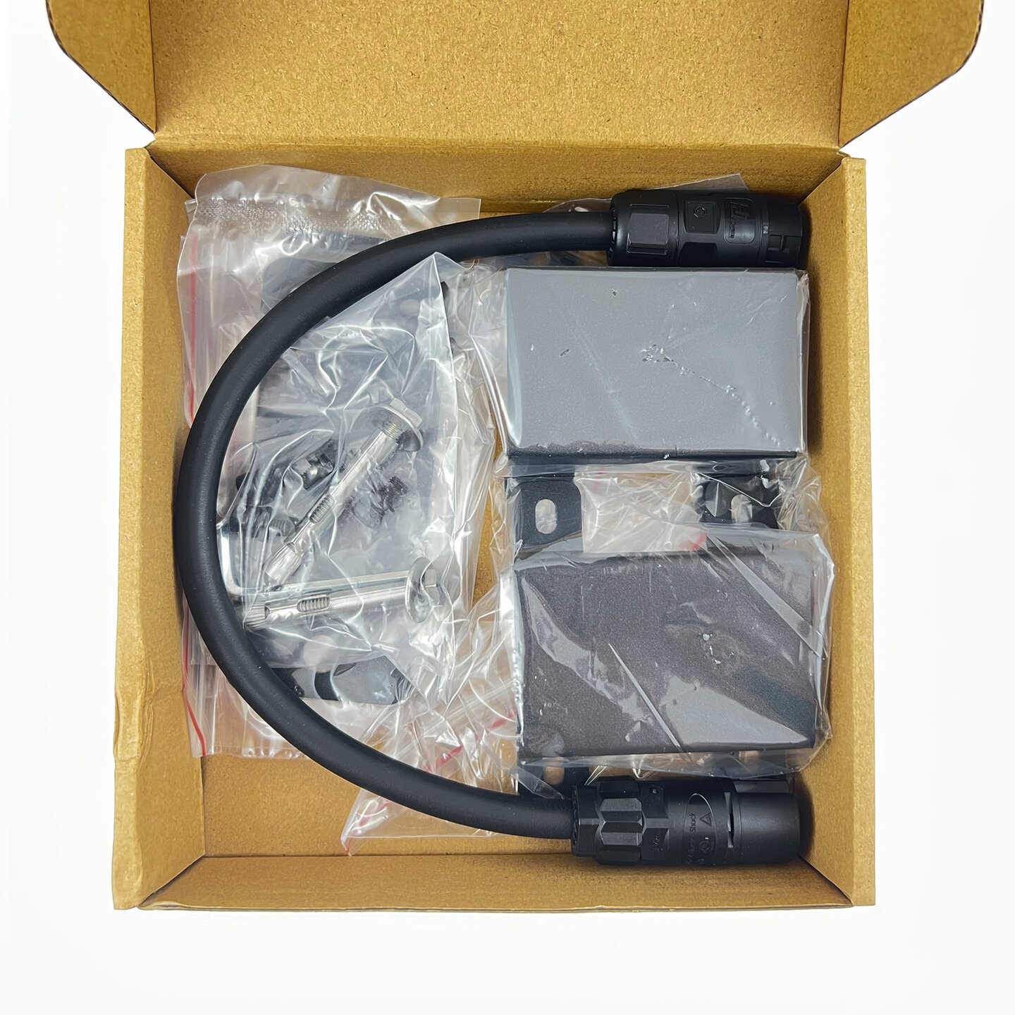 Hoymiles HiBattery 1920 AC Expansion Set met koppelkabel en beugels